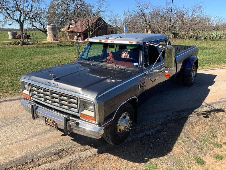 1985 Dodge RAM 350 1