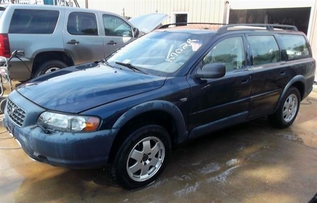 2001 VOLVO V70 XC 